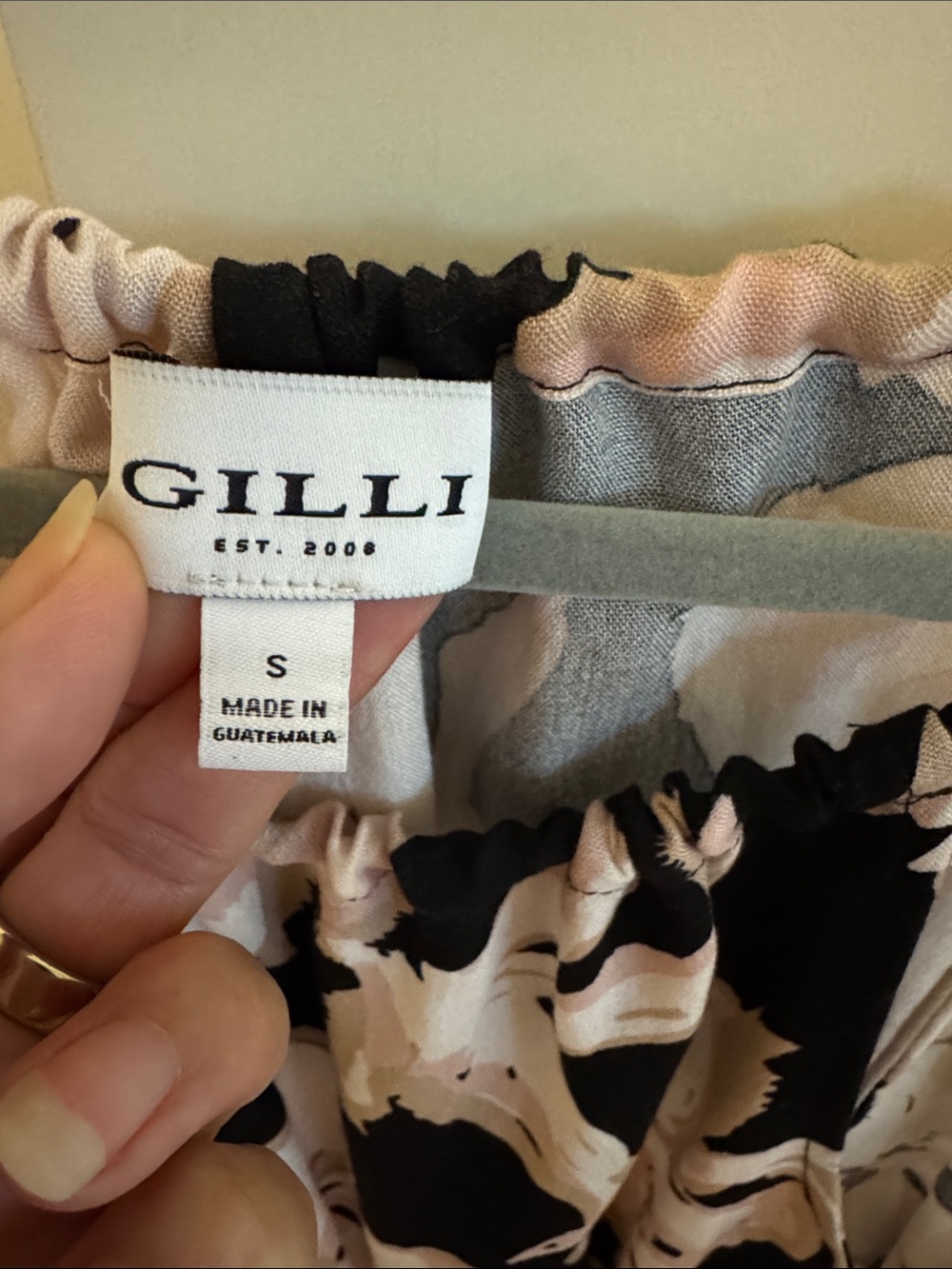 Gilli Black & Light Pink Floral Tie-Shoulder Cropped Cami - Picture 2 of 3